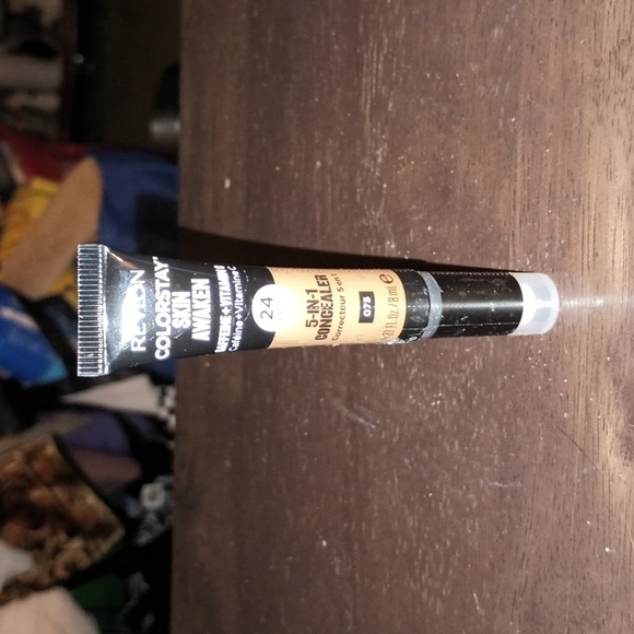 Revlon Colorstay Skin Awaken 5-IN-1 Concealer - Picture 1 of 2